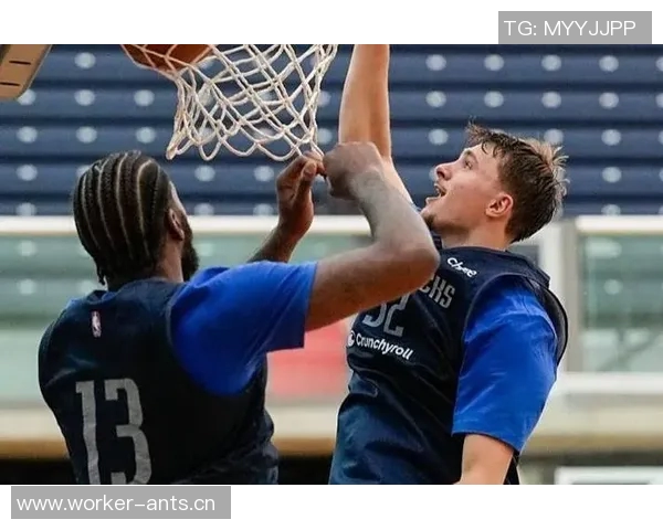 新赛季备战热潮来袭独行侠训练照展现浓眉冥想与弗拉格激情瞬间 新赛季备战热潮来袭独行侠训练照展现浓眉冥想与弗拉格激情瞬间