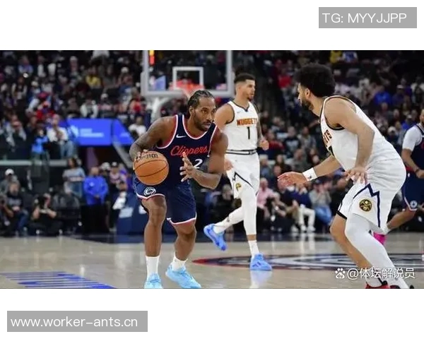 保罗现场观战快船与掘金激烈对决两支顶级球队的精彩较量 保罗现场观战快船与掘金激烈对决两支顶级球队的精彩较量