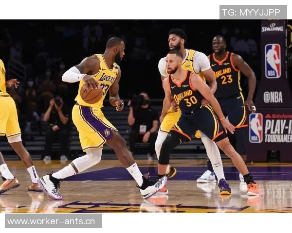 詹姆斯调侃库里三分球盛行影响篮球和联盟发展 詹姆斯调侃库里三分球盛行影响篮球和联盟发展