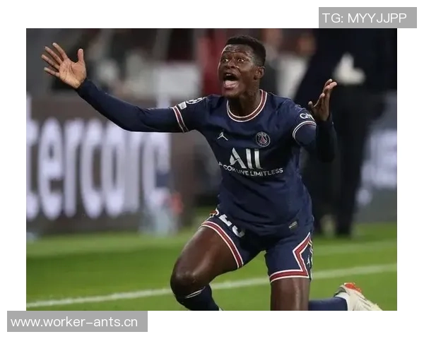 努诺门德斯谈世界最佳边后卫称号不愿自夸谦逊态度引人关注 努诺门德斯谈世界最佳边后卫称号不愿自夸谦逊态度引人关注