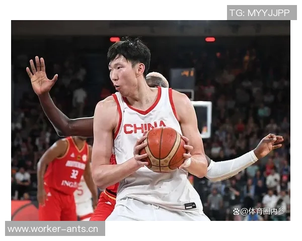 周琦因伤缺席亚洲杯赛场与队友并肩作战全力以赴进行康复训练 周琦因伤缺席亚洲杯赛场与队友并肩作战全力以赴进行康复训练