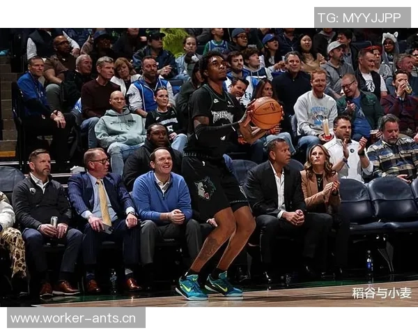 麦克丹尼尔斯全场拼搏35分钟16投10中斩获25分并送出4次盖帽