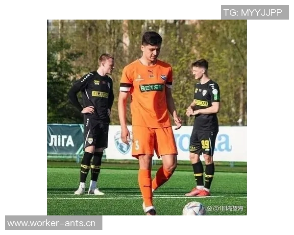 曼城冬窗或引援右后卫视胡桑诺夫表现而定