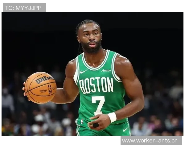 杰伦布朗高效表现三分球火力全开助力球队获胜