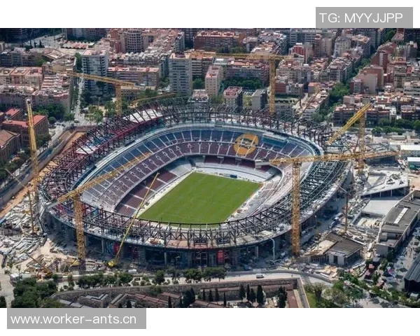 网红博主分享免费观赛秘诀：成为诺坎普建筑工人享受巴萨比赛