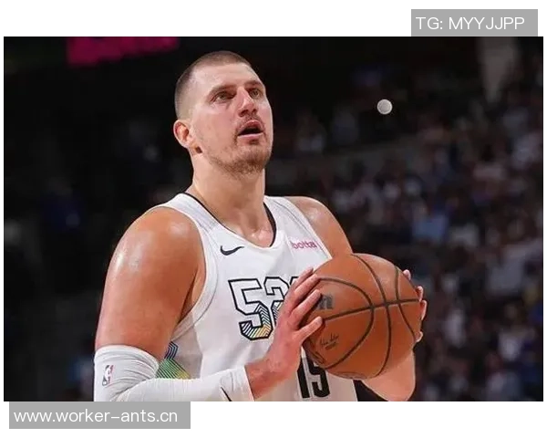 约基奇轻松发挥9投6中贡献12分9篮板6助攻展现全面能力 约基奇轻松发挥9投6中贡献12分9篮板6助攻展现全面能力