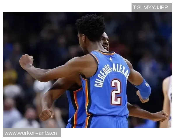 爱德华兹状态火热连续五场得分30以上场均372分命中率高达561三分命中率接近49