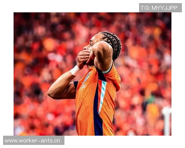 哈维西蒙斯立志在热刺争夺荣誉自律信念引领职业生涯