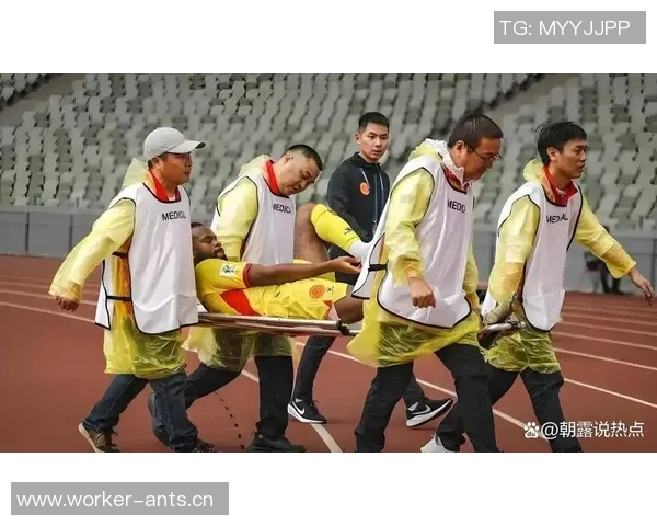 中甲激战引发重伤阿萨莫阿颈椎骨折黄威腓骨骨折悲剧发生